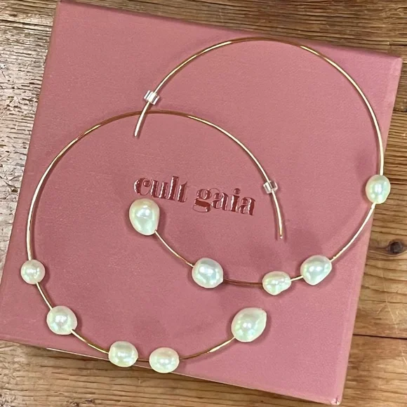 🌺🎉HP🎉🌺 NWT Cult Gaia Nubia XL Baroque Pearl Earrings - Picture 2 of 16